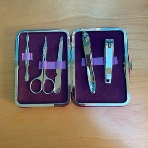 *NWT* 5 Piece Manicure Set
